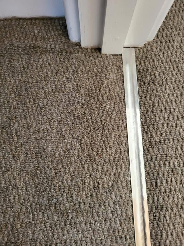 Clean carpet at threshold after treatment