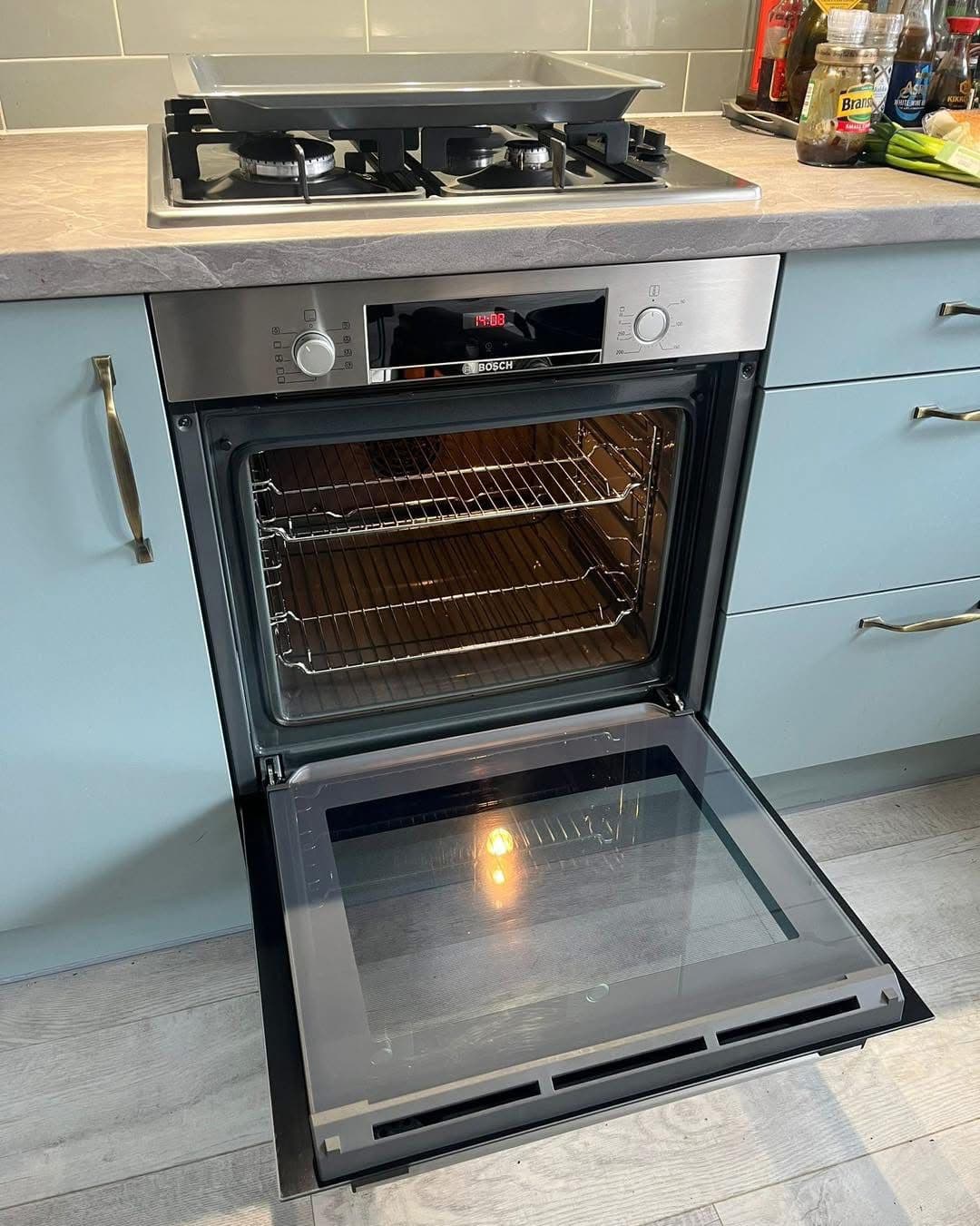 Clean Bosch oven after professional cleaning