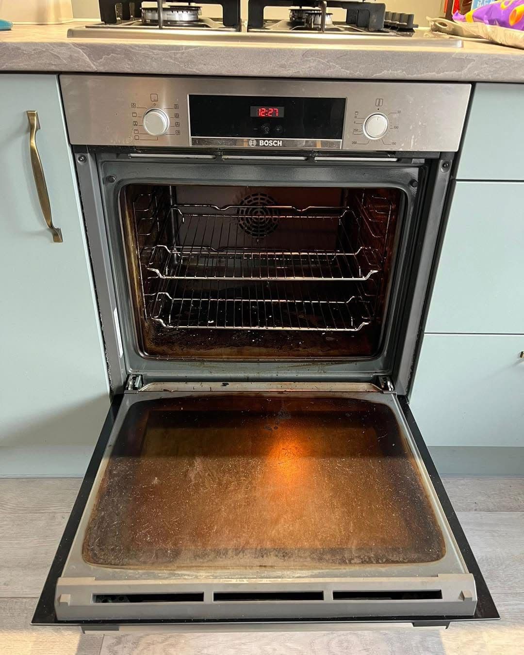 Dirty Bosch oven before professional cleaning